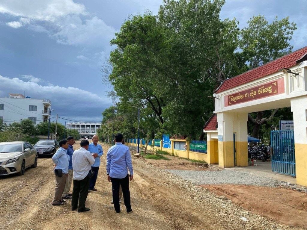 រដ្ឋបាលខណ្ឌឫស្សីកែវ ចុះពិនិត្យវឌ្ឍនភាពស្ថាបនាផ្លូវ