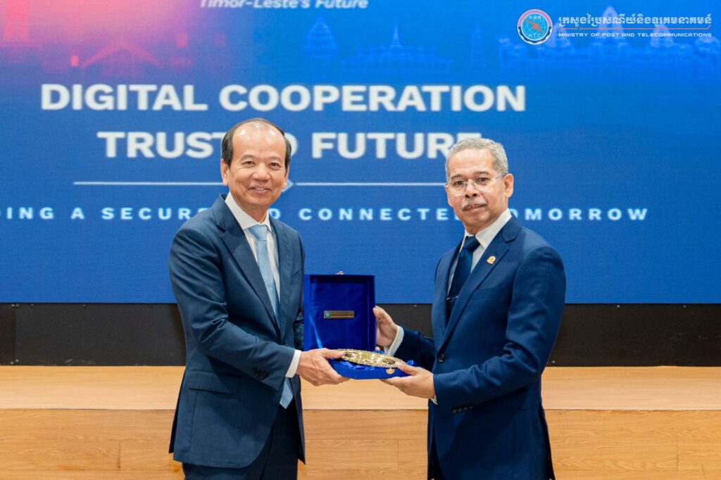 ជា​ផ្លូវការ ទីម័រឡេស្តេដាក់​ឱ្យ​ប្រើ​ប្រាស់​ថ្នាល​ផ្ទៀង​ផ្ទាត់​​ឯក​សារ verify ជួយអភិវឌ្ឍដោយក្រសួងប្រៃសណីយ៍ និងទូរគមនាគមន៍កម្ពុជា