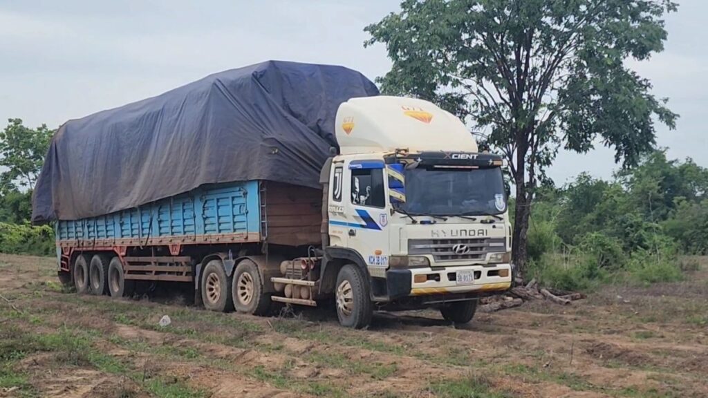 ពិន័យរថយន្ត ១ គ្រឿង ដឹក​លើសទម្ងន់ ខណៈ ៣ គ្រឿងទម្លាក់ទំនិញចេញមុនឆ្លងកាត់ជញ្ជីង​នៅ​ខេត្តក្រចេះ